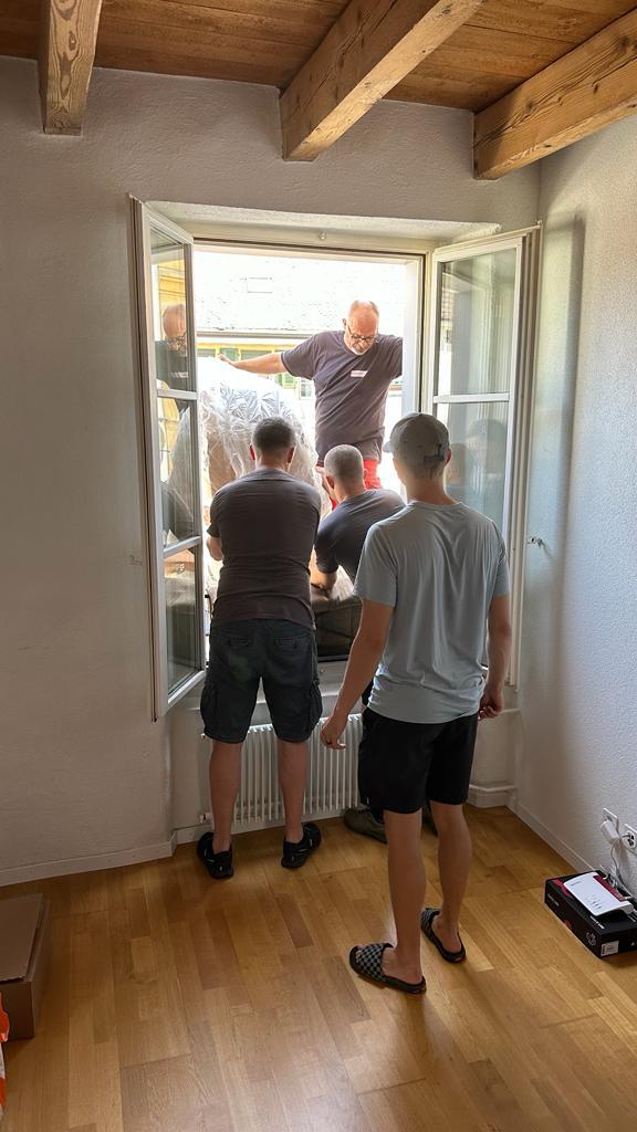 Passt das Sofa durch die Tür? Was du vor dem Möbelkauf ausmessen solltest